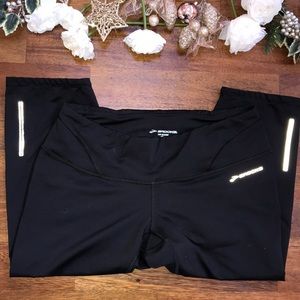 Brooks Cropped Silky Leggings Grips on Bottom